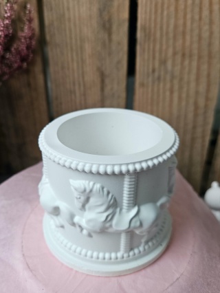 Gipsowa szkatułka - karuzela z końmi DIY