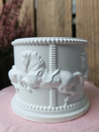 Gipsowa szkatułka - karuzela z końmi DIY