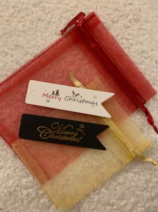 Woreczek satynowy ze świąteczną zawieszką